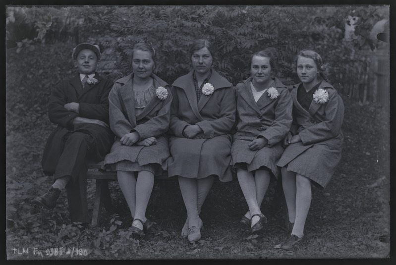 Grupiportree vasakult: Erki Fridulin, Ildekard Fridulin, Meeta Reinsalu, Lovise Fridulin, Elli Fridulin.