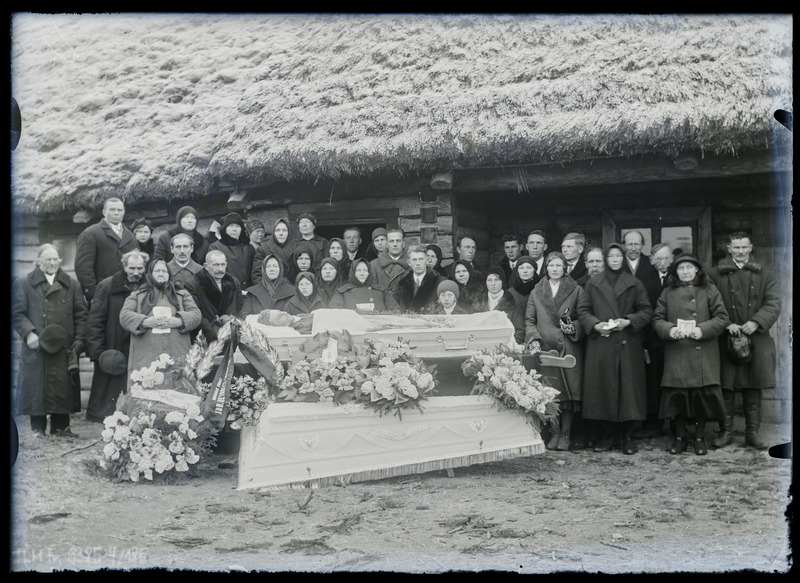 Johannes Käes'i matusepilt Otsa talus.