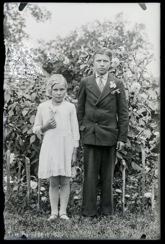 Kaksikportree: tundmatu tüdruk ja noormees.