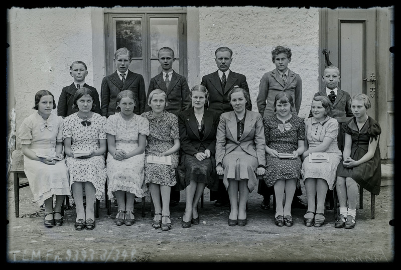Grupiportree: 1939. a. Tuhala kooli lõpetajad (6. kl.)