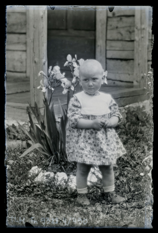 Portree: tundmatu väike tüdruk.