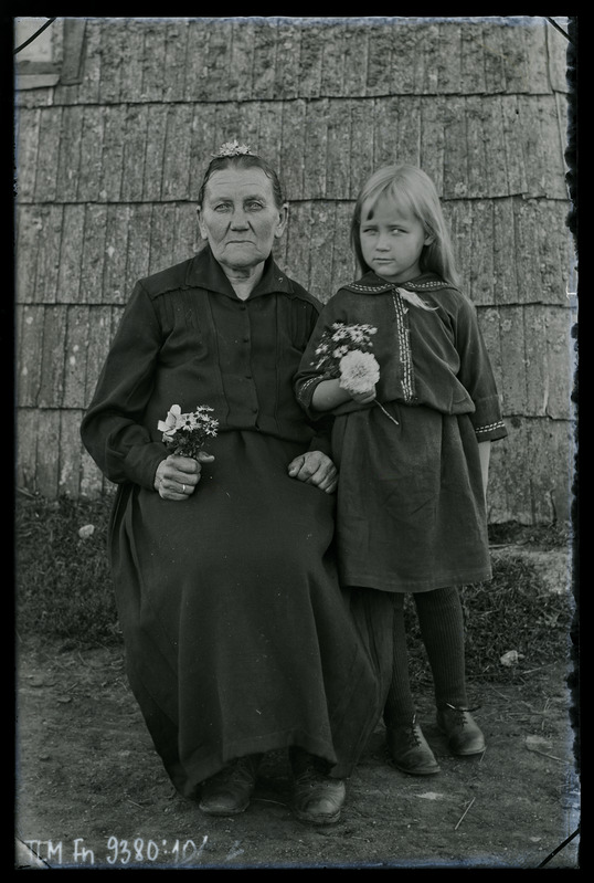 Kaksikportree: Penksoni pereema koos tundmatu lapsega