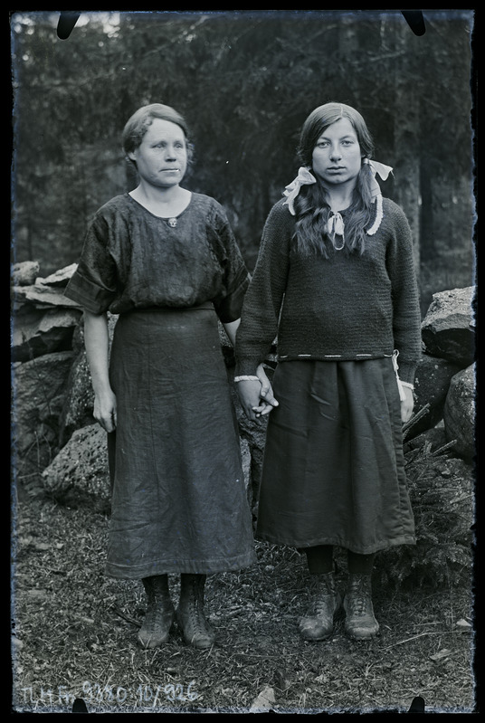 Kaksikportree: kaks tundmatut naist