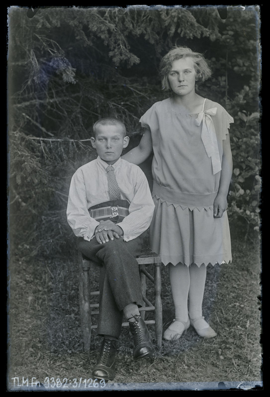 Kaksikportree: tundmatud, poiss ja naine