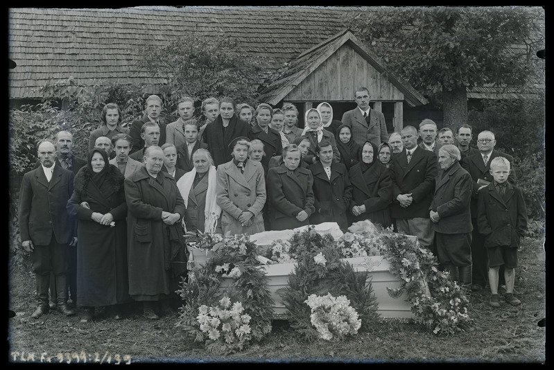 Grupipilt: Ann Kattenbachi matused Sulu talus