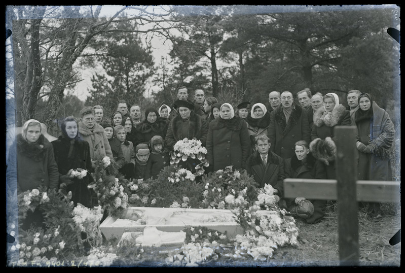 Grupipilt: Leida Lehtmetsa õe ja õelapse matused