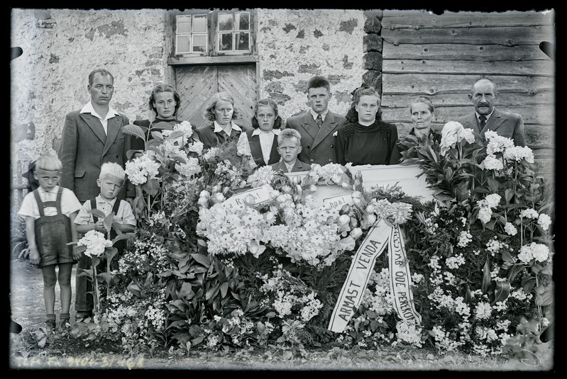 Grupipilt: Elmar Kivistiku matused