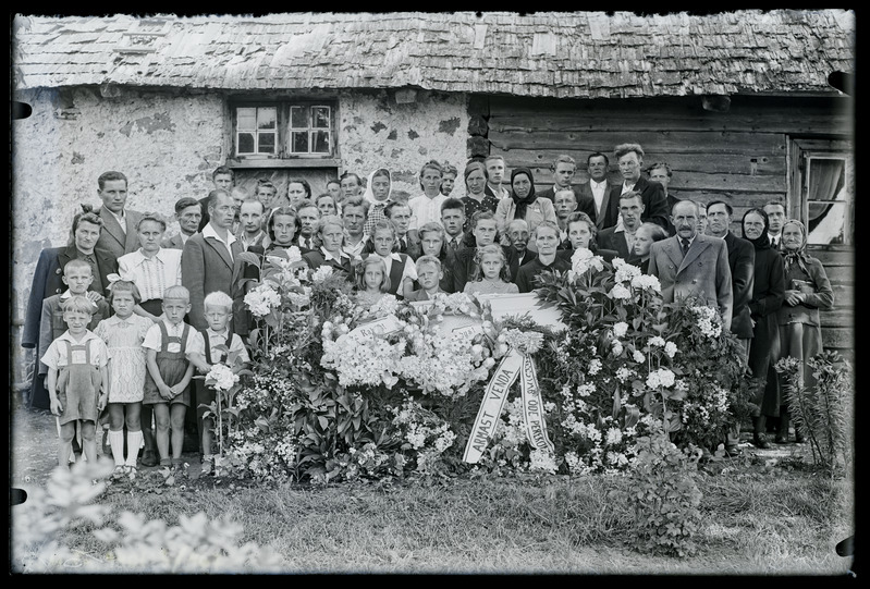 Grupipilt: Elmar Kivistiku matused