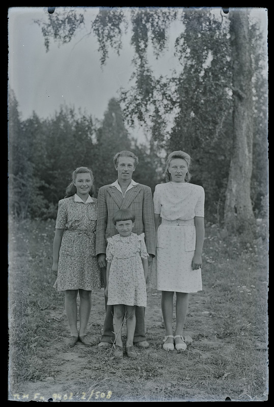 Grupipilt: perekond Puulaid