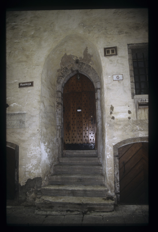 Fotomuuseumi välisuks, Raekoja tn 6, Tallinn