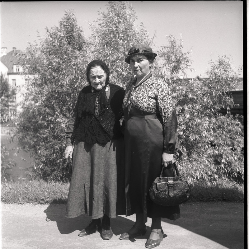 Kaksikportree: Amalie Möller ja Alma Möller