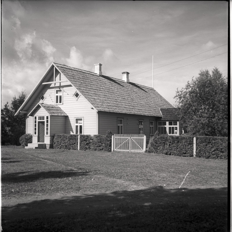 Viljandimaa, talu Tarvastu maantee lähistel