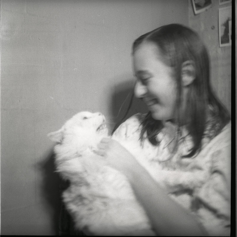 Ethel Malle Sarap valge kassiga