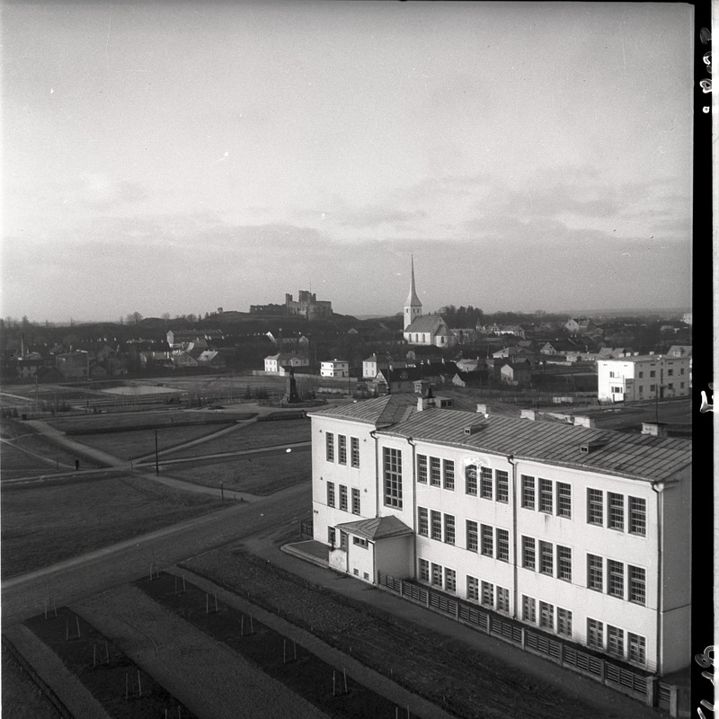 Rakvere, vaade linnale Rakvere gümnaasiumi katuselt