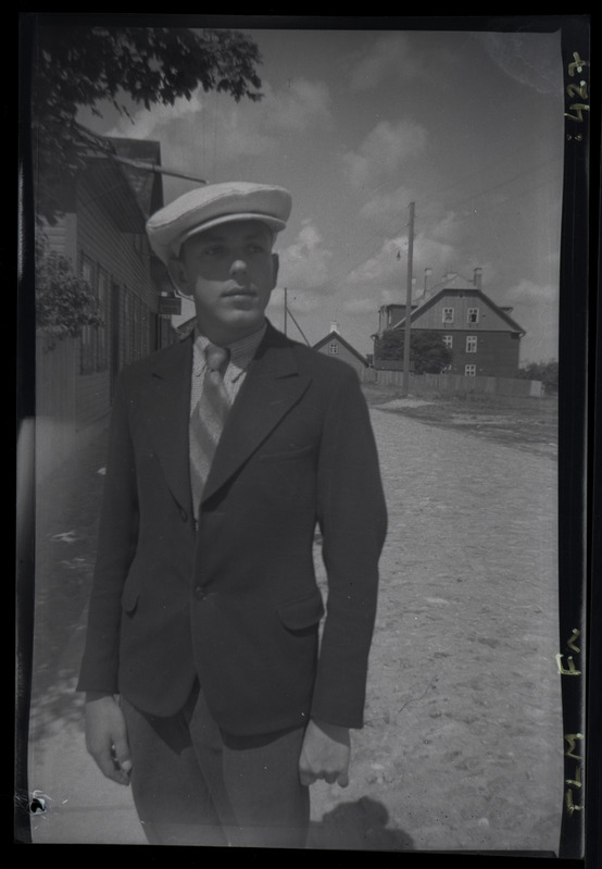 Portree: noormees tänaval