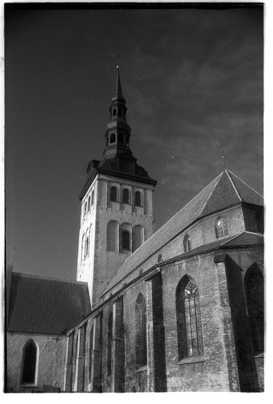 „Arhitektuur“ - Tallinn. Vaade Niguliste kirikule.