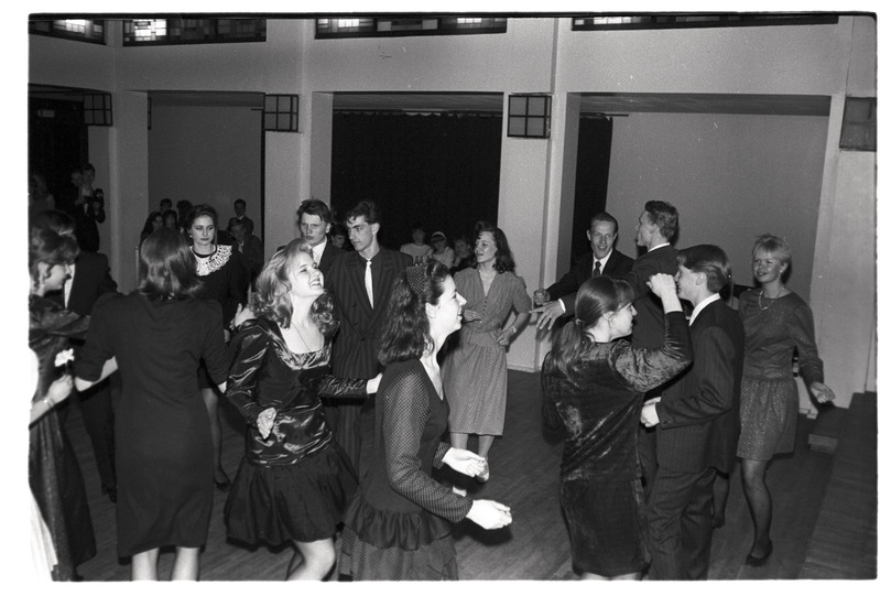 „Pidu” - rahvas tantsimas