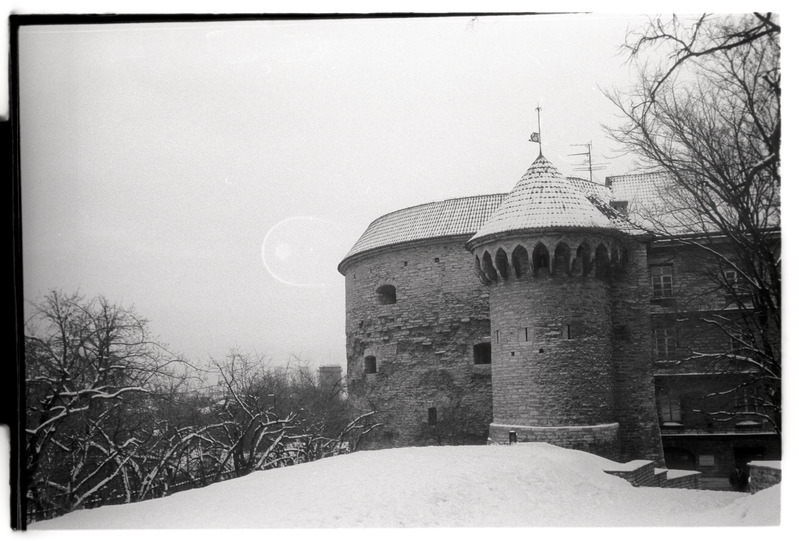 „Arhitektuur (postkaart)“ - Tallinn. Vaade paksule Margareetale ja Suurele Rannaväravale Rannamäe tee ning Laia tänava vahelt.