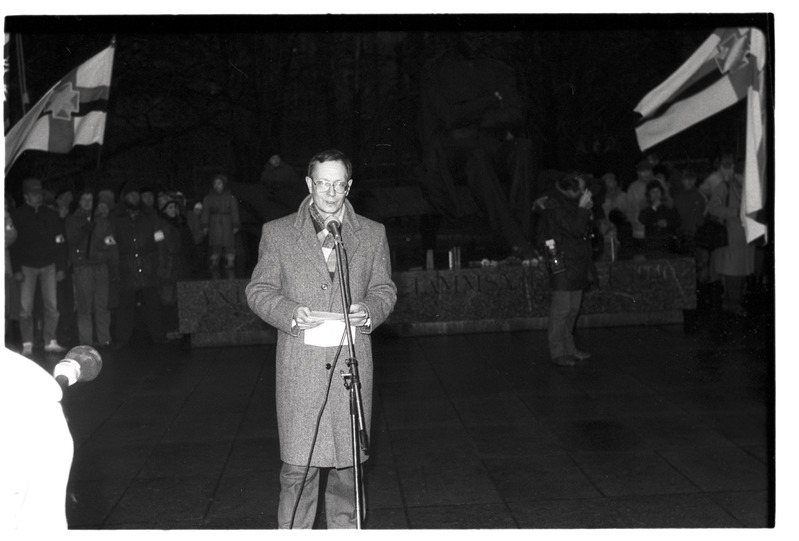 „Reportaaž 4“ - Eesti Vabariigi aastapäeva tähistamine, Tunne Kelam kõnet pidamas