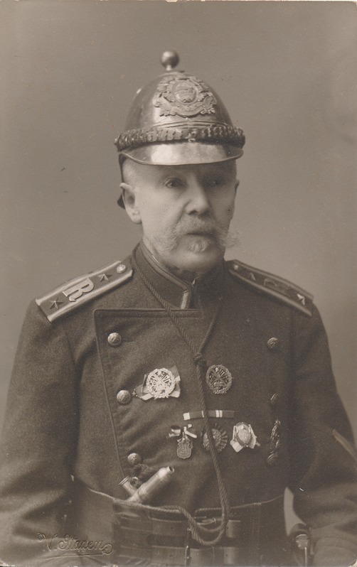 Tartu vabatahtlik tuletõrjeühing: ronijate jaoskonna liige A. Hadek (?). Tartu, u 1906.