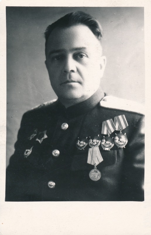 Nõukogude armee ohvitser U. D. Romantsov,  Tartu vallutuslahingutes (1944) osalenu. 1950-1960