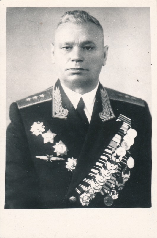 Tartu vallutuslahingutes (1944) osalenu: 13. lennuväearmee juhataja, kindralpolkovnik S. D. Rõbaltšenko.