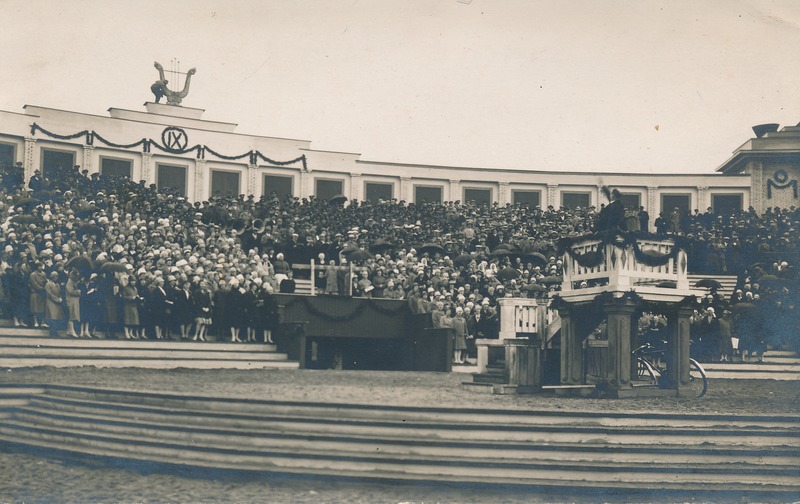 IX üldlaulupidu: laululava, dirigendipult. Tallinn, 1928.