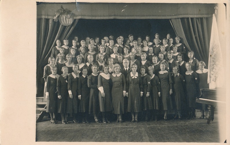 Eesti Noorsoo Kasvatuse Seltsi (ENKS) gümnaasium,  laulukoor. Tartu, 1933.