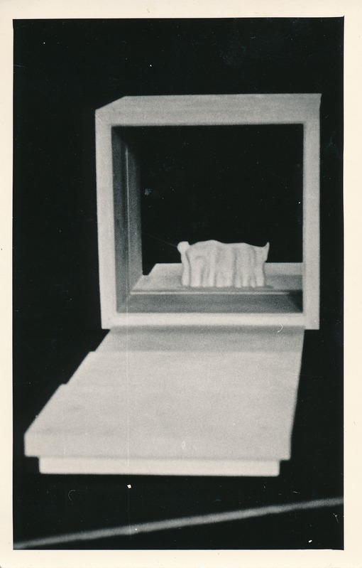 Raadi parki püstitatava memoriaalkompleksi võistlustöö kavand "Memento" (arh. T. Kallas, skulp. M. Varik). Tartu, 1973.