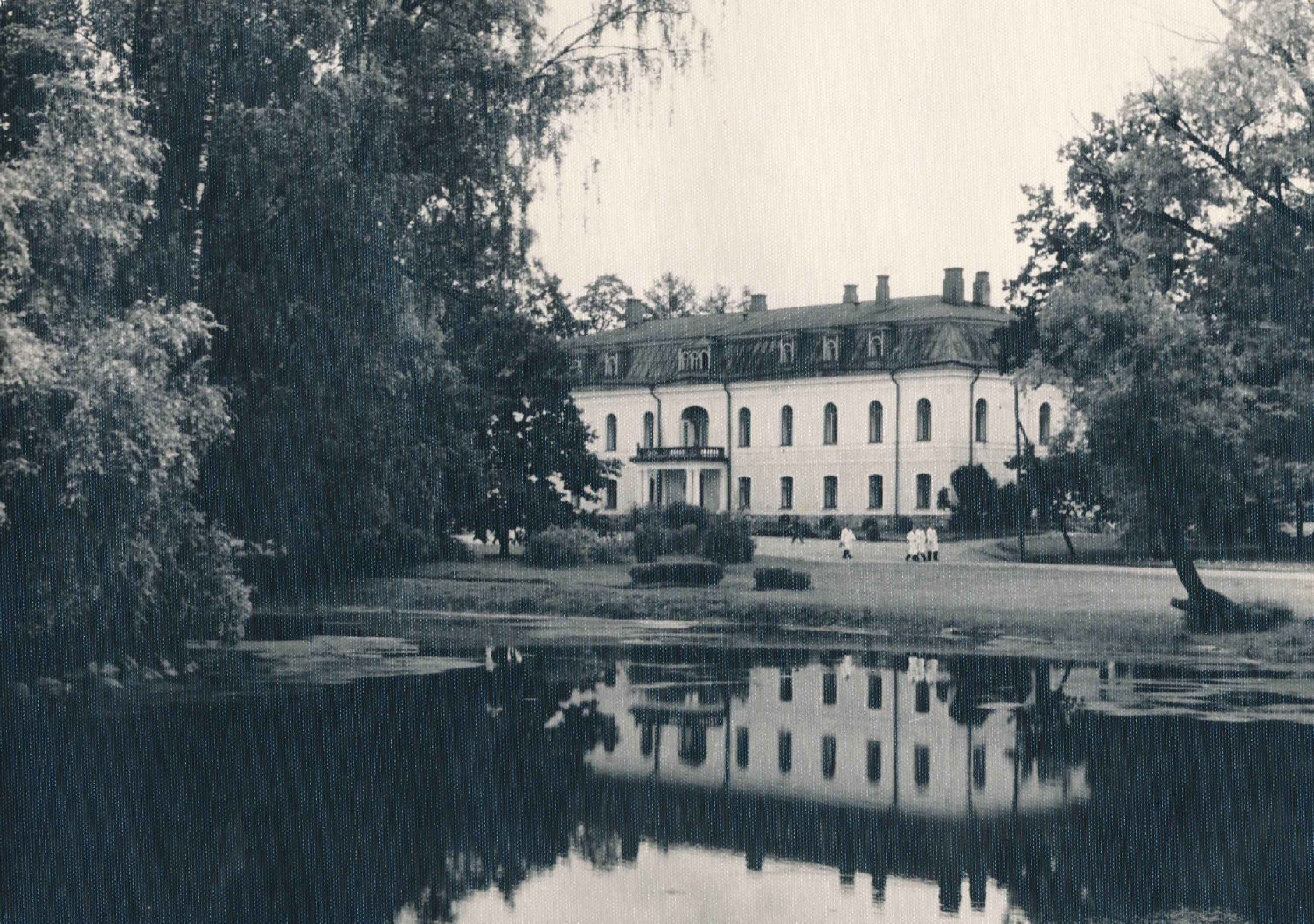 Eesti Loomakasvatuse ja Veterinaaria Teadusliku Uurimise Instituut. Seakasvatuse Kontrollkatsejaama ja Kehtna Näidis-Katsesovhoosi peahoone (Kehtna mõis). Raplamaa, 1961.