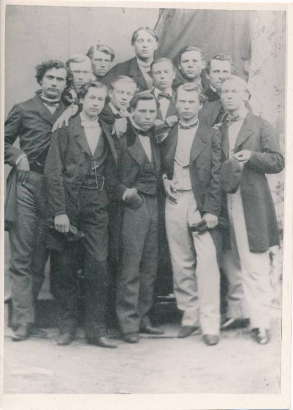 Grupifoto. Tartu Ülikooli üliõpilased pärast eksamit. 1864.a.