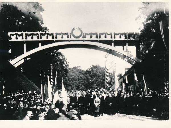 Kuradisilla (betoonsillana) avamine. Tartu, 1913.