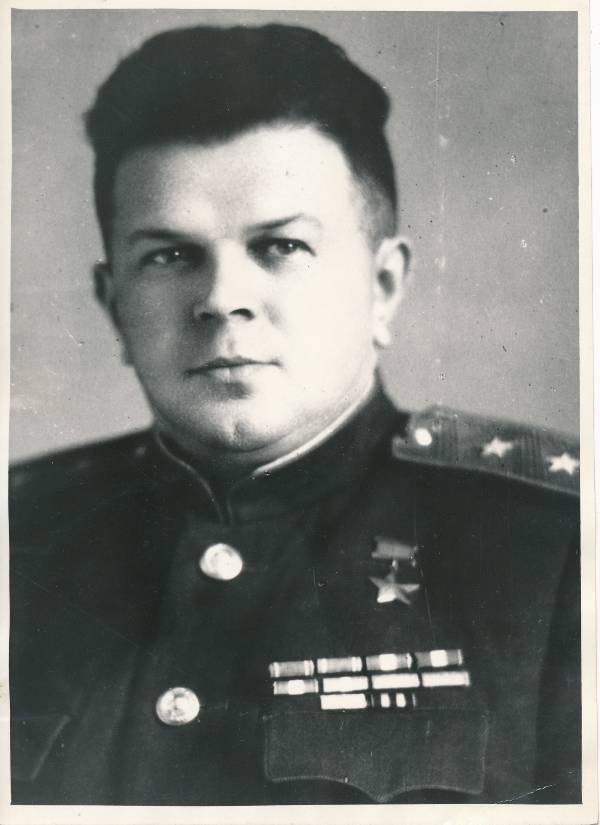 Lennuväe kindral-leitnant Žuravljov, Ivan Petrovitš.