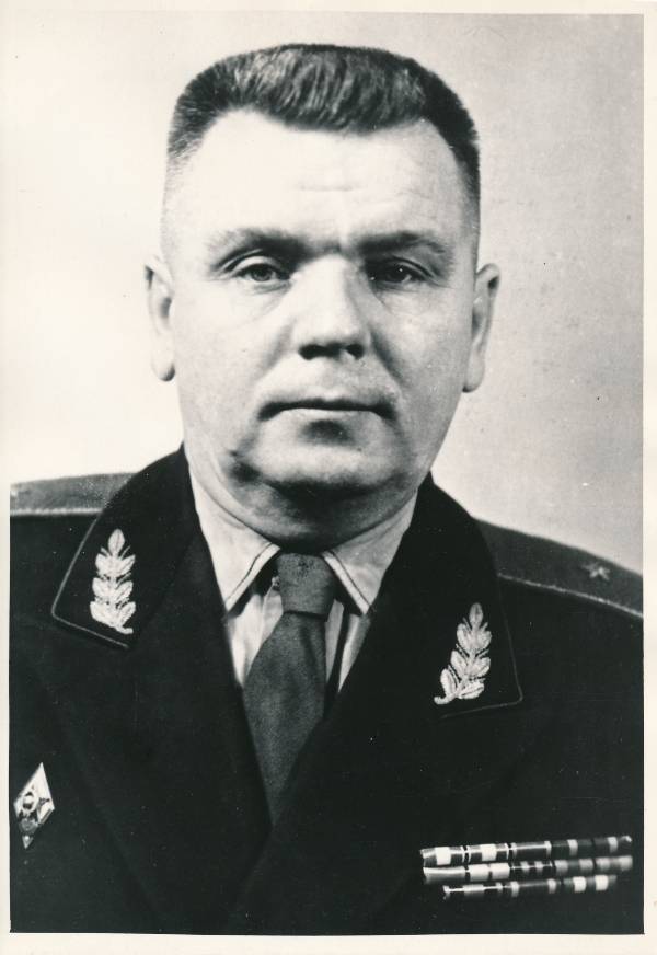 118. laskurkorpuse staabiülem A. Poljanski.