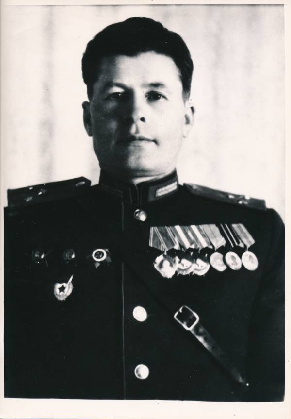 Portree. 98. laskurdiviisi reakoosseisu komandöri asetäitja polkovnik A. Košelev. Tartu vallutamislahingutes (1944) osalenu.