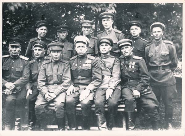 Grupifoto. Tartu vallutamislahingutes (1944) osalenud Nõukogude armee võitlejad.