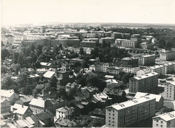 Ees Nõukogude ja Kalevi t piirkond, ülal paremal teater Vanemuine. Tartu, 1967.