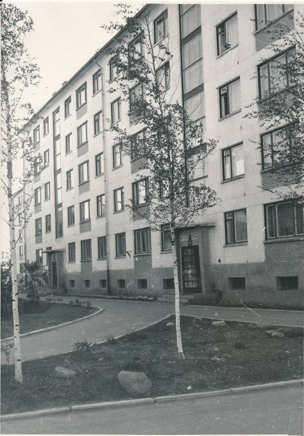 Uus kortermaja Ülejõe linnaosas (Uus 13). Tartu,  1967.