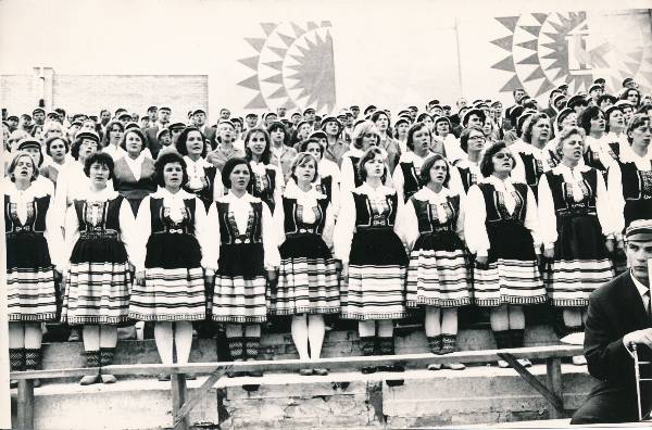 III üliõpilaslaulupidu Gaudeamus, esinevad nais- ja meeskoorid. Tartu, 1967.