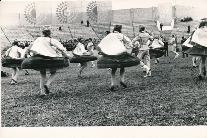 III üliõpilaslaulupidu Gaudeamus. Rahvakunstiõhtu, tantsivad Leedu üliõpilased. Tartu, 1967.