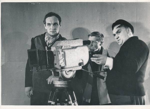 Teater Vanemuine. Stseen lavastusest "1000 meetrit armastust", paremal Endel Ani. Tartu, 1966-1967.