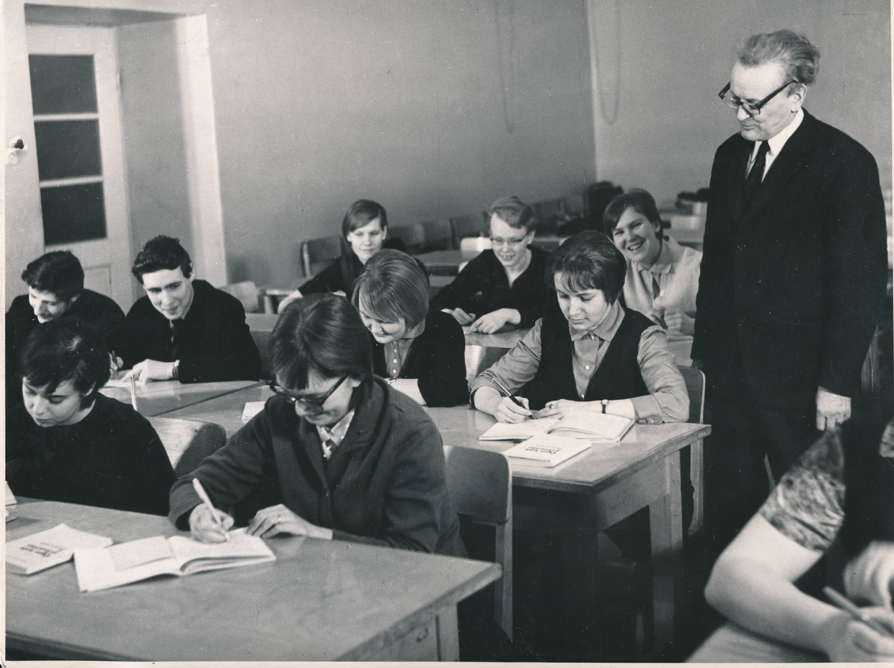 Tartu Ülikool. Professor Paul Ariste loeng. 1960ndatel.