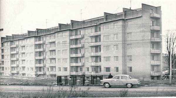 Tartu linnavaade. EPA õppejõudude uus elamu Vaksali tn 43. 1970.a.