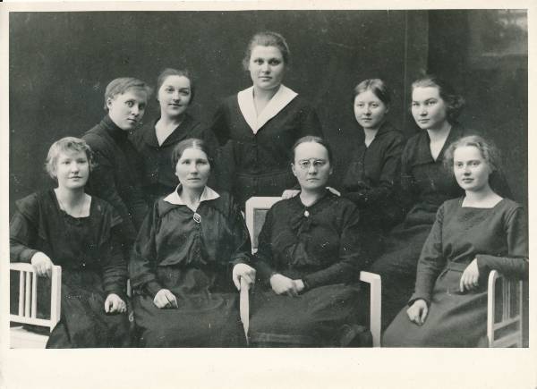 Grupifoto. Tartu lasteaednike seminari õpilased 1922.a.