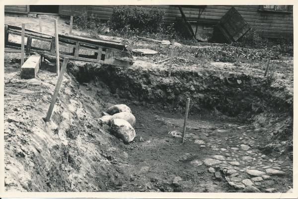 Arheoloogialeid. Kaevamised Munga (H.Abovjani) tn 8. Tartu, 1970.a.