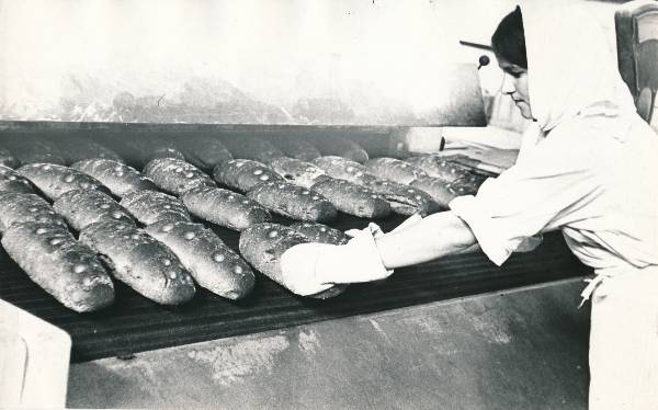 Tartu Leivakombinaat. Töötaja A.Feodotova. 1971.a.