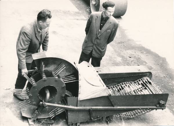 Tehas "Võit", uus toodangunäidis - kartulivõtumasin. Tartu, 1967.