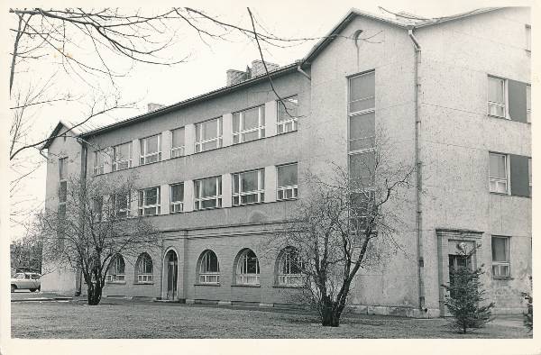 Tartu linnavaade. Eesti Loomakasvatuse ja Veterinaaria Teadusliku Uurimise Instituudi laboratoorium, Fr.R.Kreutzwaldi tn 46. 1970ndatel.