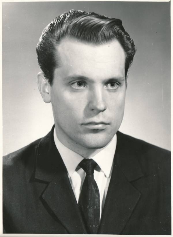 Portreefoto. Vello Peedimaa (sünd. 1949), majandusteadlane. 1970ndatel.