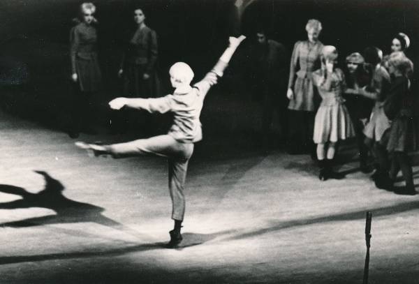 Vanemuise uue teatrihoone avamine. Ülo Vilimaa esitab katkendit Ülo Vinteri balletist "Kevade". Tartu, 1967.